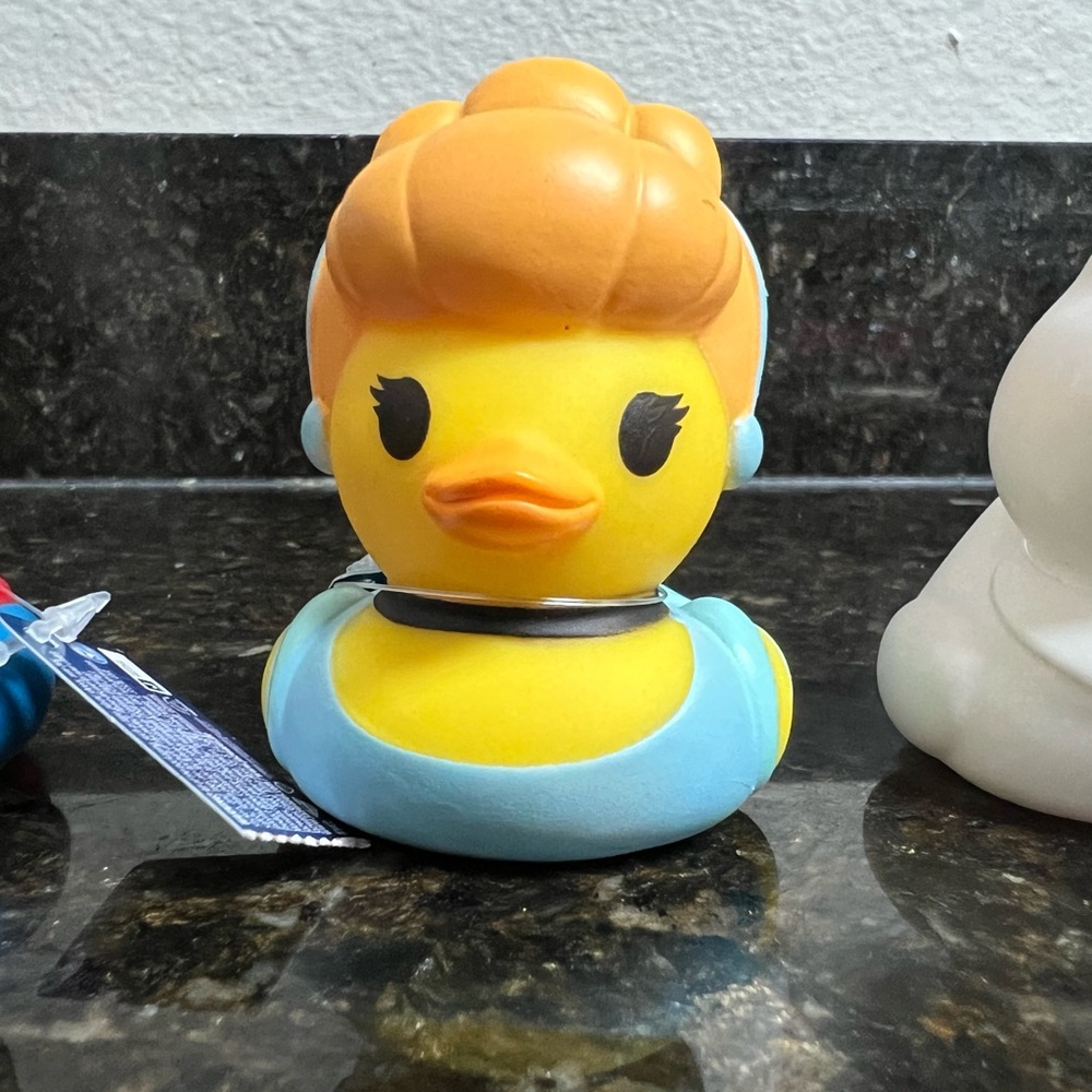 🎁 NWT Disney CINDERELLA Themed Rubber Duck (1 Duck)